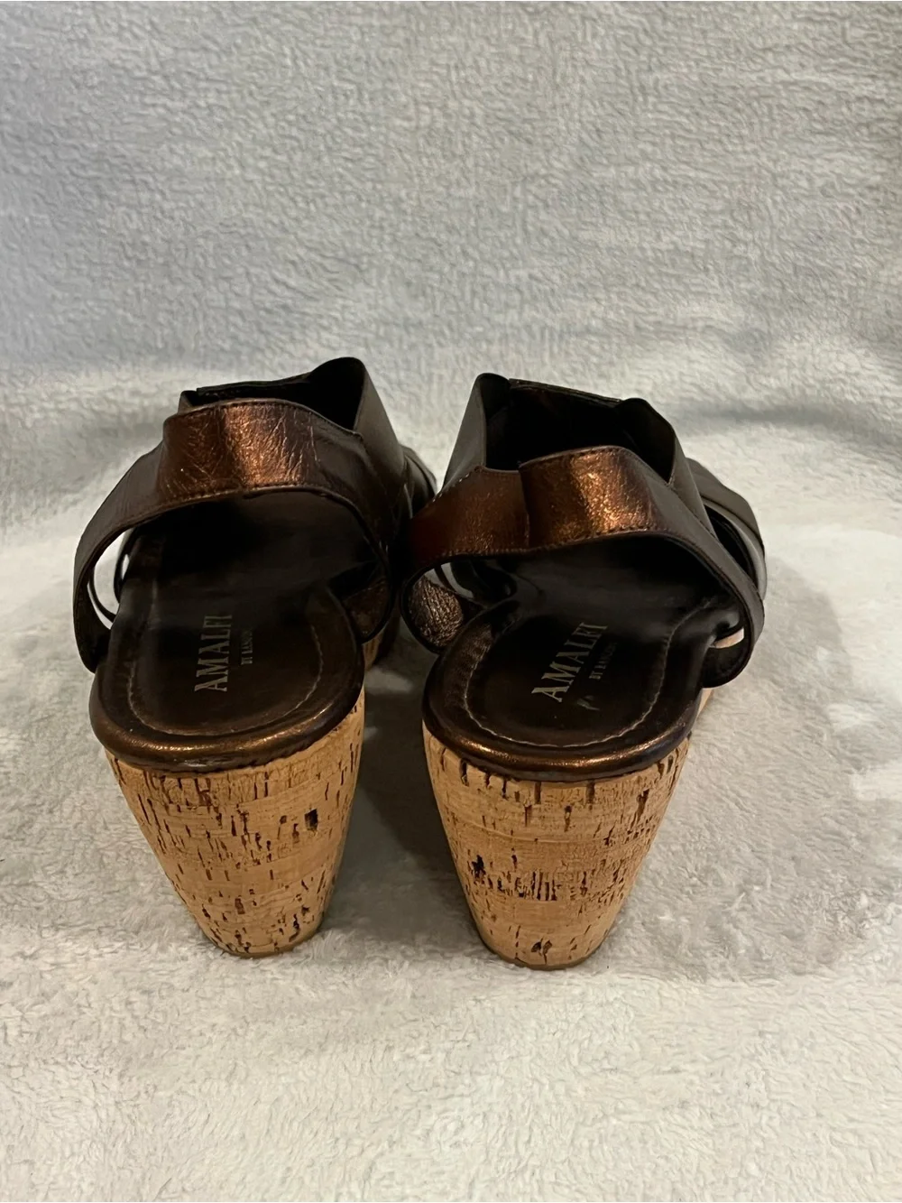 Amalfi by Rangoni Bronze Metallic Strappy Cork Platform Wedge Sandals. Size 9
